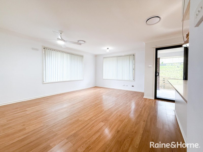Photo - 10 Tenyo Street, Cameron Park NSW 2285 - Image 5