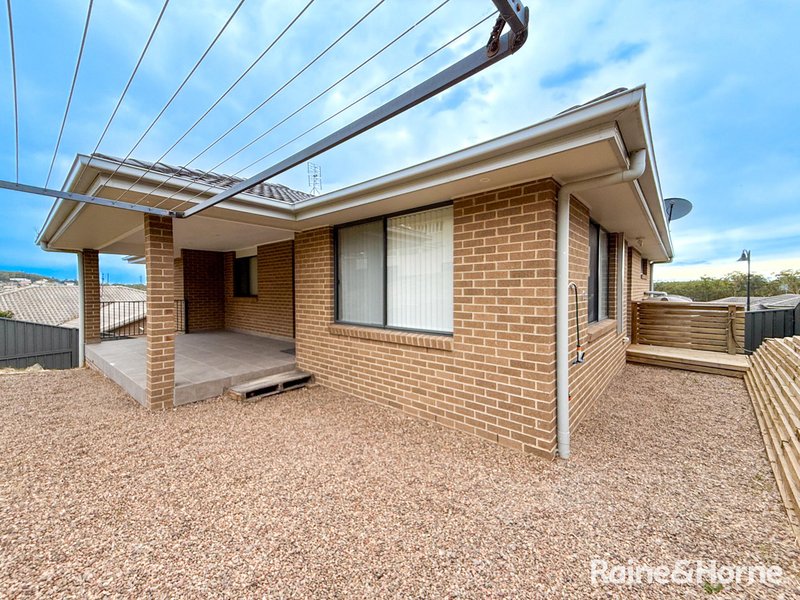Photo - 10 Tenyo Street, Cameron Park NSW 2285 - Image 12