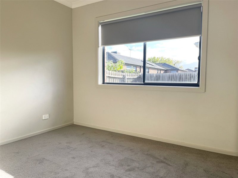 Photo - 10 Terrene Terrace, Point Cook VIC 3030 - Image 6