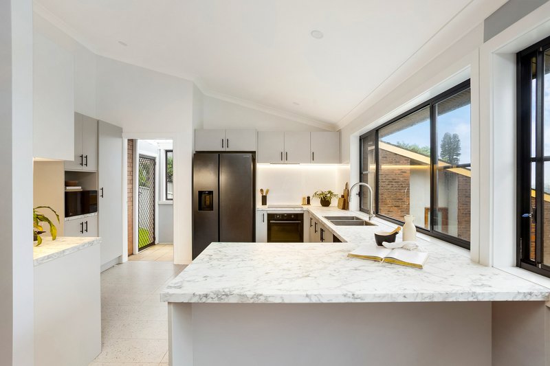 Photo - 10 The Avenue, Coniston NSW 2500 - Image 3
