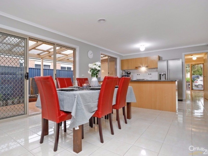 Photo - 10 The Parkway, Pakenham VIC 3810 - Image 9