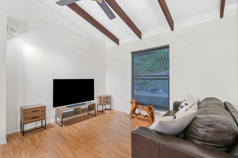 Photo - 10 Thomas Court, Cashmere QLD 4500 - Image 7