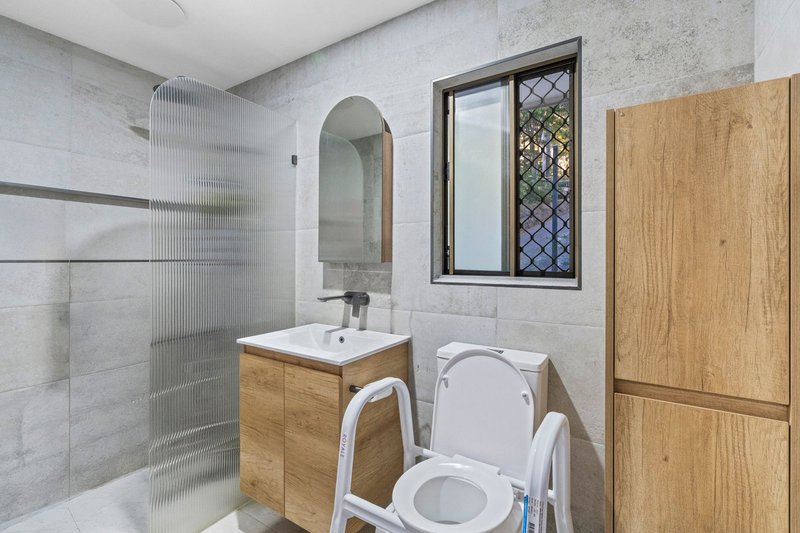 Photo - 10 Thomas Court, Cashmere QLD 4500 - Image 16