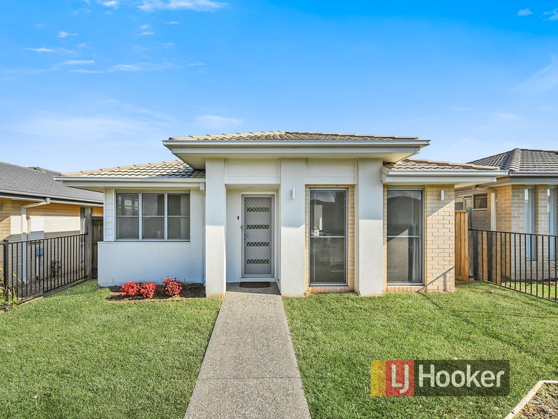 10 Tia Street, Clyde North VIC 3978