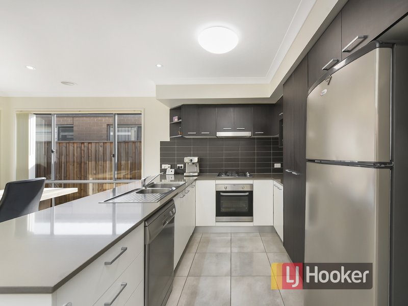 Photo - 10 Tia Street, Clyde North VIC 3978 - Image 6