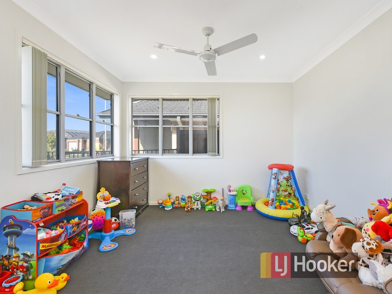 Photo - 10 Tia Street, Clyde North VIC 3978 - Image 9