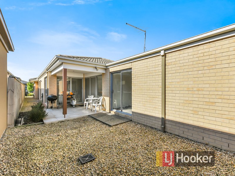 Photo - 10 Tia Street, Clyde North VIC 3978 - Image 15