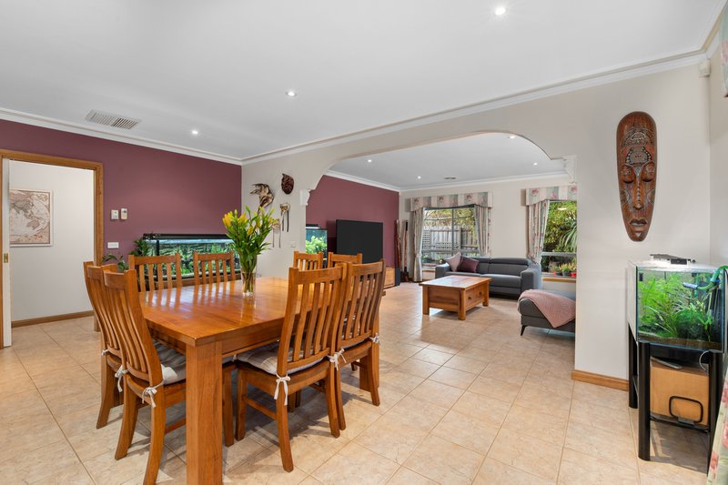 Photo - 10 Tiffany Grove, South Morang VIC 3752 - Image 5