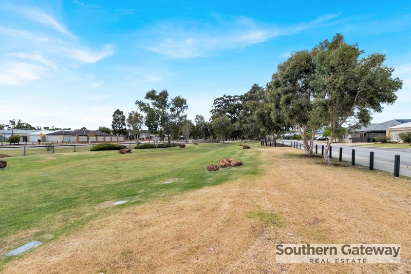 Photo - 10 Tigereye Avenue, Byford WA 6122 - Image 28