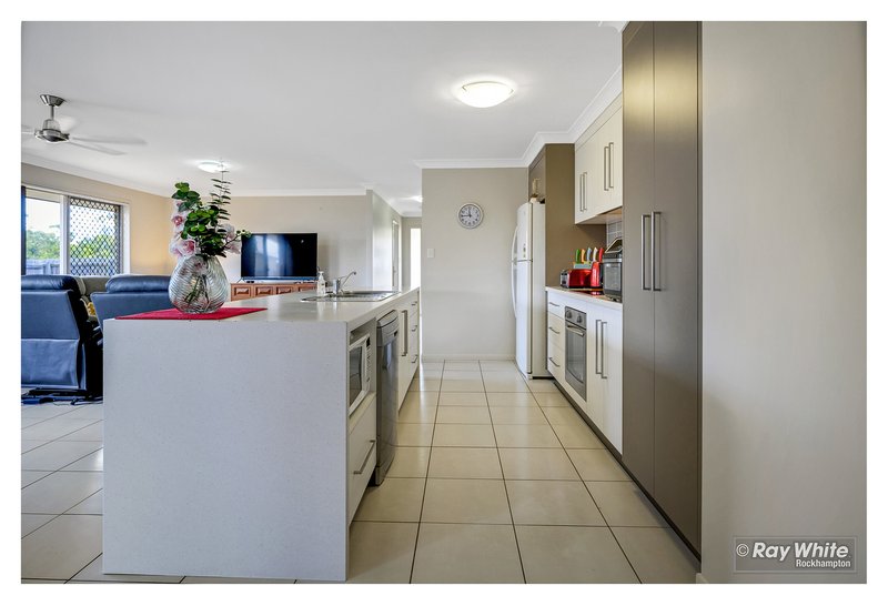 Photo - 10 Tippett Crescent, Gracemere QLD 4702 - Image 14