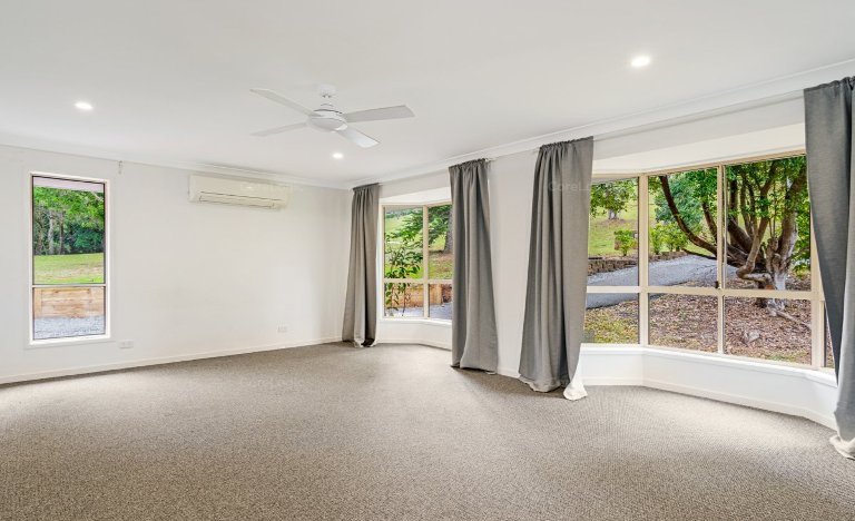 Photo - 10 Tolhurst Court, Tallai QLD 4213 - Image 7