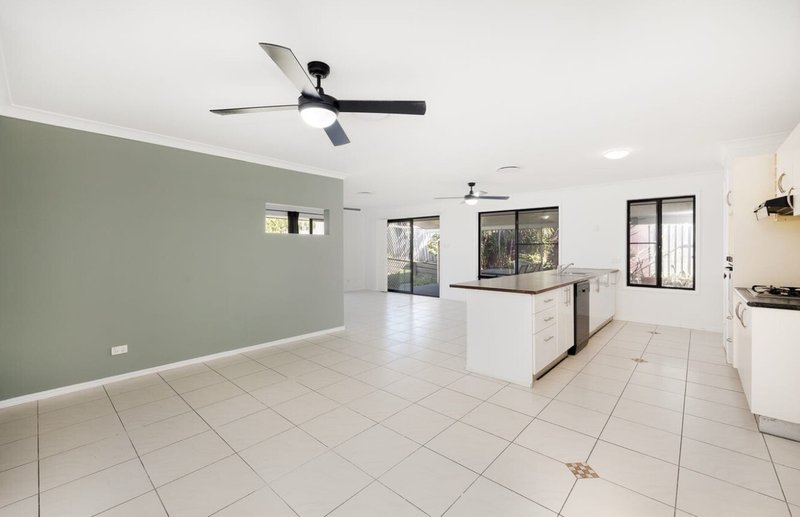 Photo - 10 Toolah Court, Narangba QLD 4504 - Image 2
