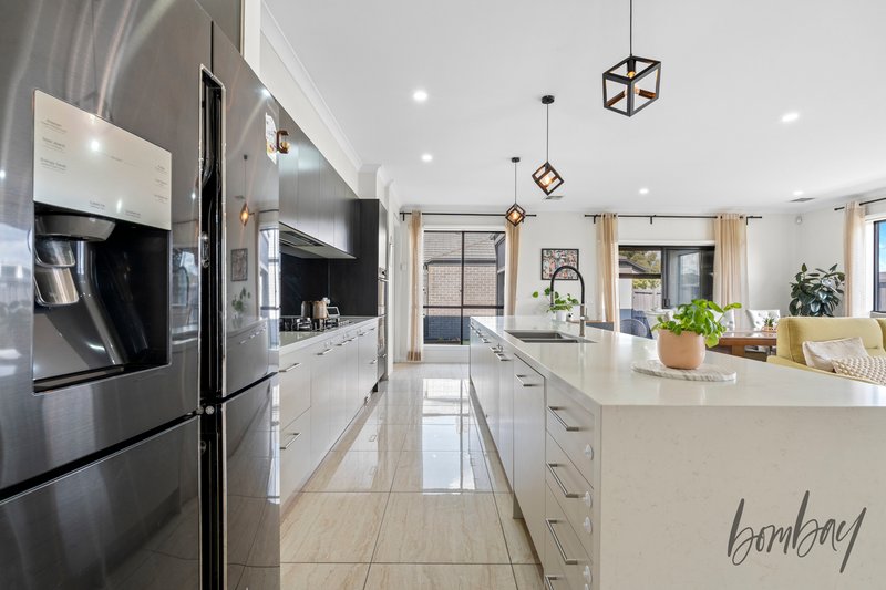 Photo - 10 Toorongo Way, Wollert VIC 3750 - Image 2