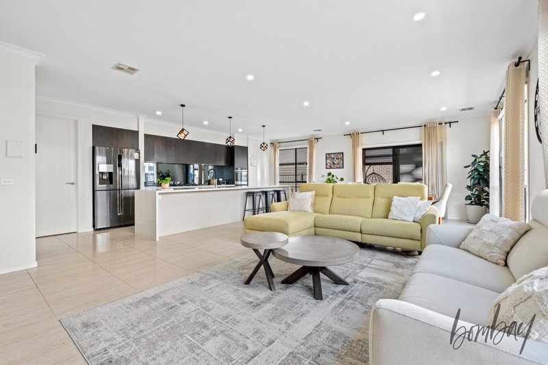 Photo - 10 Toorongo Way, Wollert VIC 3750 - Image 4