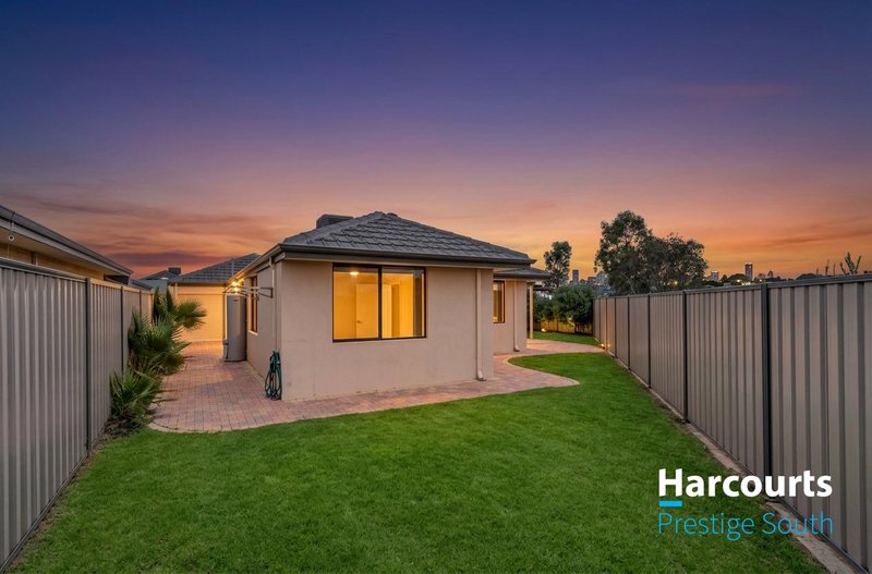Photo - 10 Torino Crescent, Piara Waters WA 6112 - Image 2