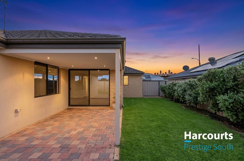 Photo - 10 Torino Crescent, Piara Waters WA 6112 - Image 3