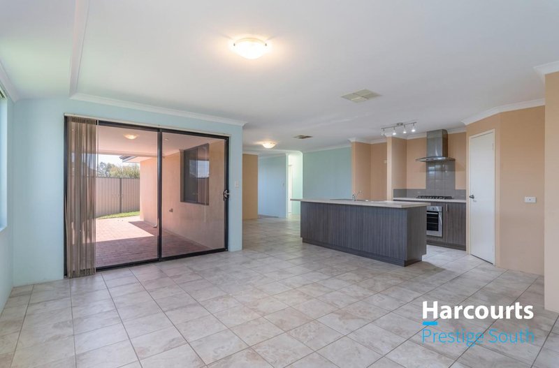Photo - 10 Torino Crescent, Piara Waters WA 6112 - Image 7