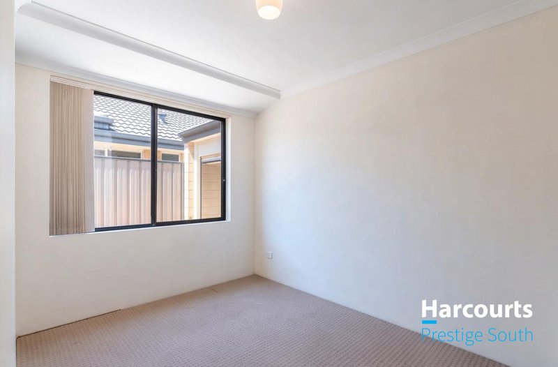 Photo - 10 Torino Crescent, Piara Waters WA 6112 - Image 9