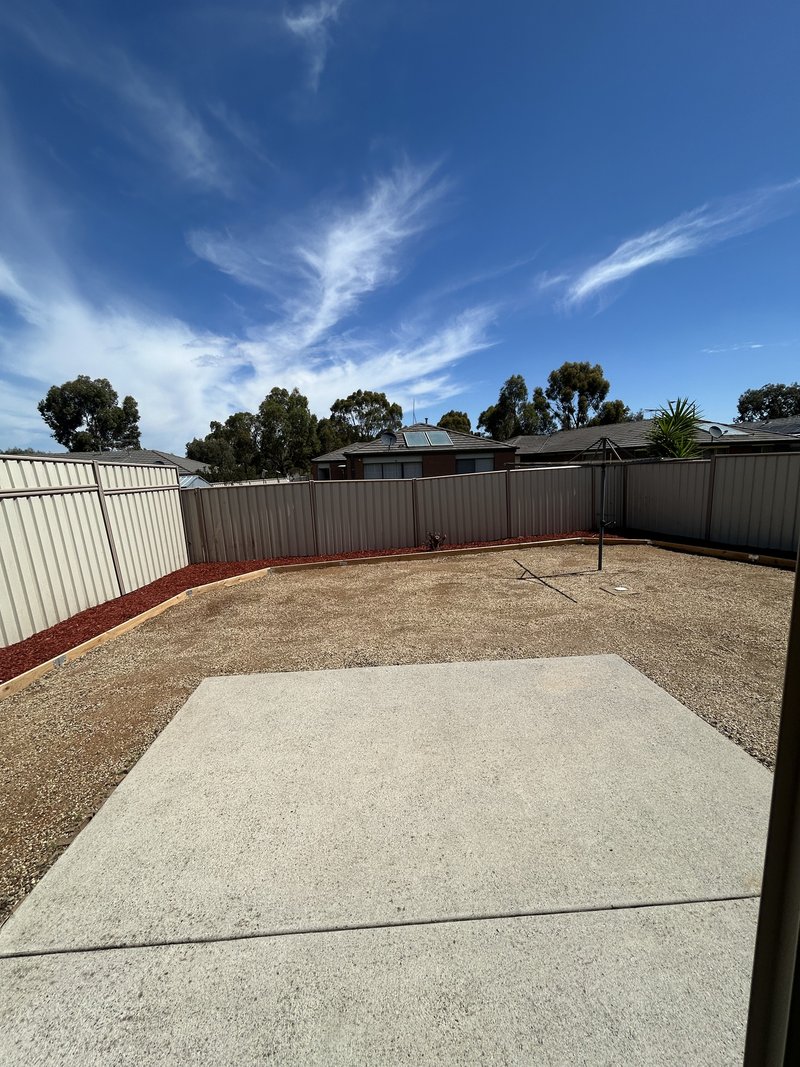 Photo - 10 Toryboy Street, Brookfield VIC 3338 - Image 11