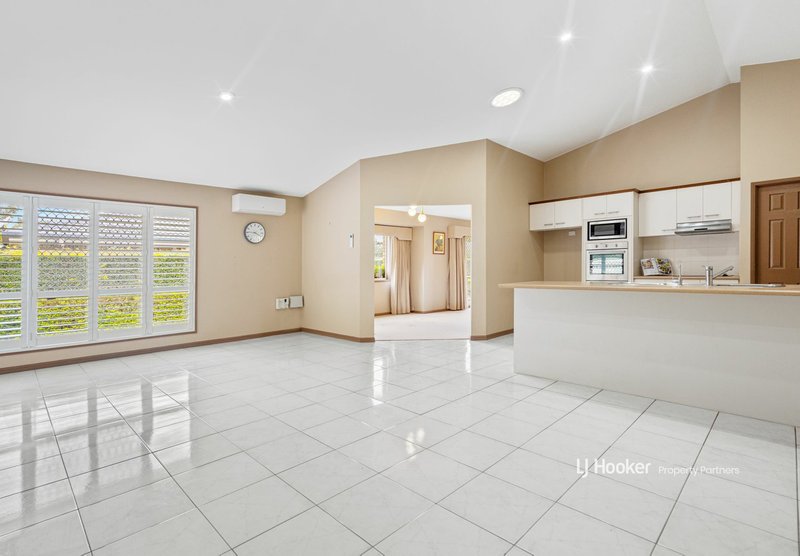 Photo - 10 Tralee Place, Parkinson QLD 4115 - Image 7