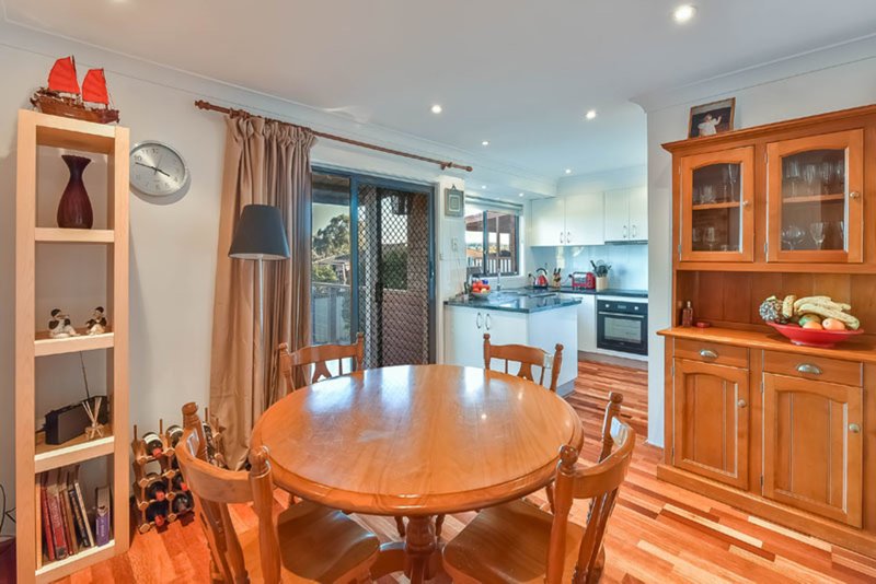 Photo - 10 Traminer Place, Eschol Park NSW 2558 - Image 4