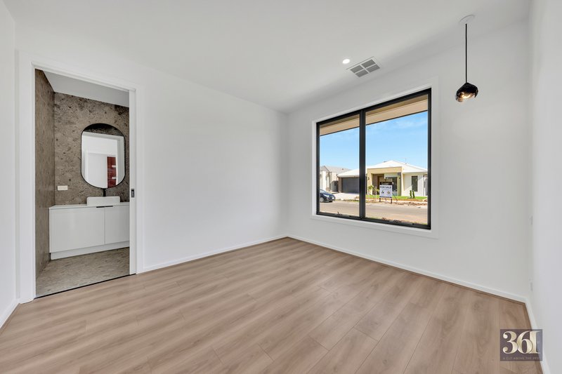 Photo - 10 Traynor Street, Tarneit VIC 3029 - Image 3