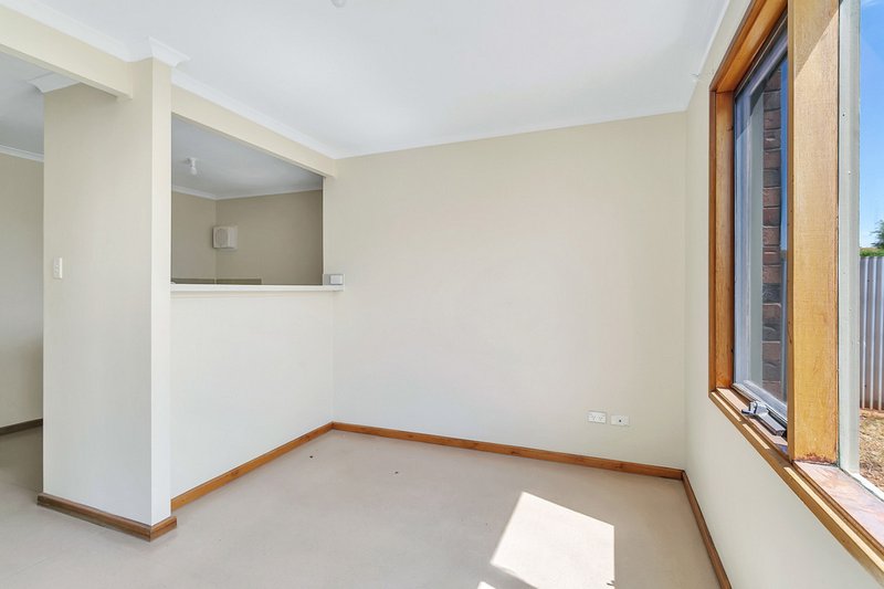 Photo - 10 Tregenza Avenue, Elizabeth South SA 5112 - Image 5