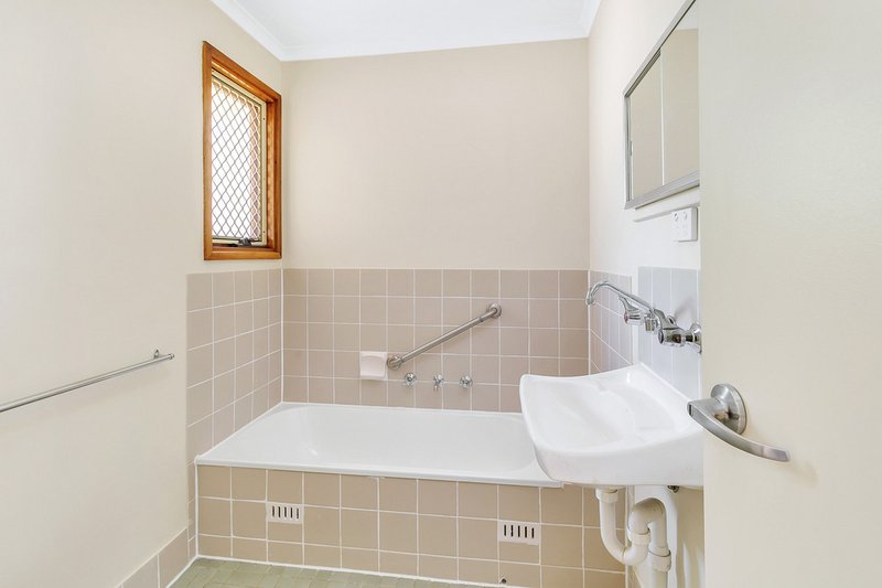 Photo - 10 Tregenza Avenue, Elizabeth South SA 5112 - Image 6