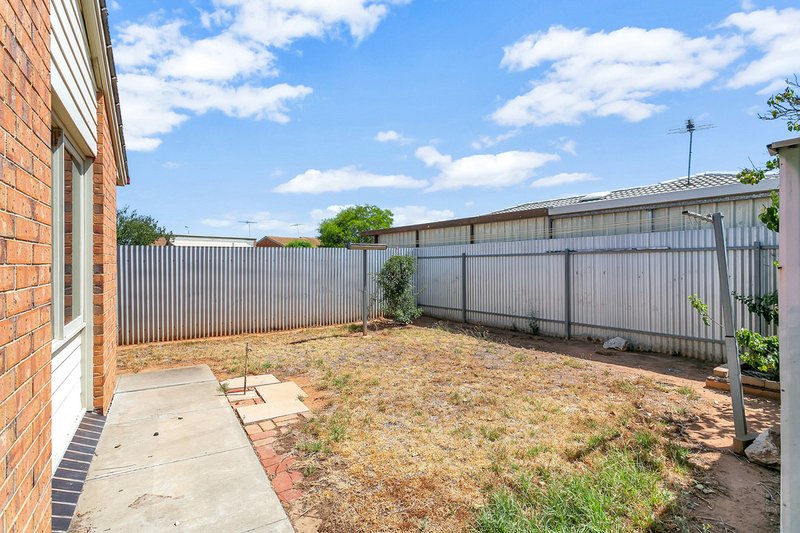 Photo - 10 Tregenza Avenue, Elizabeth South SA 5112 - Image 10