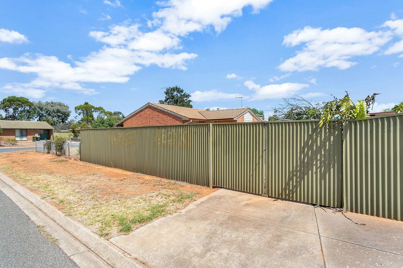 Photo - 10 Tregenza Avenue, Elizabeth South SA 5112 - Image 11