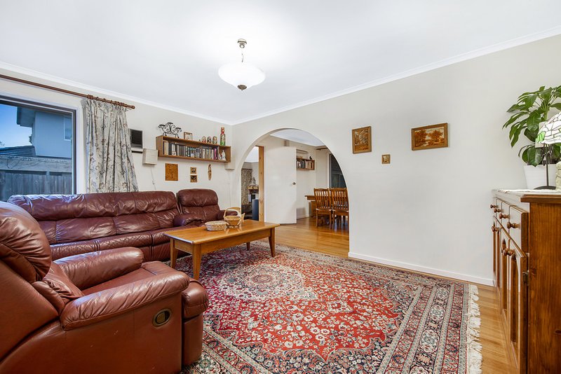 Photo - 10 Tristram Court, Glen Waverley VIC 3150 - Image 5