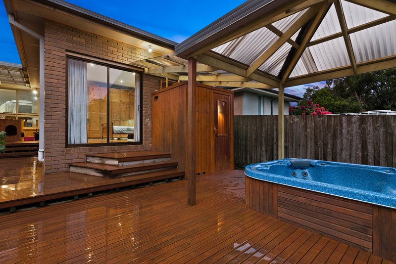 Photo - 10 Tristram Court, Glen Waverley VIC 3150 - Image 11