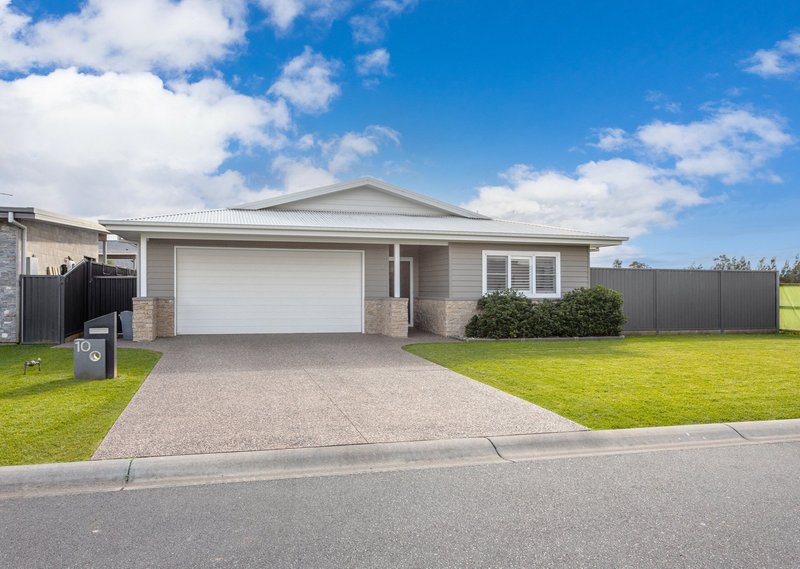 Photo - 10 Tropicbird Crescent, Old Bar NSW 2430 - Image 1
