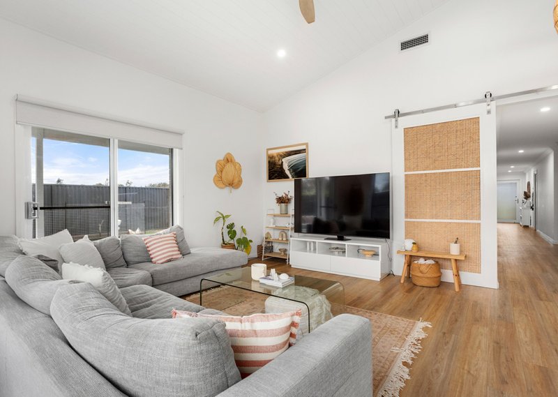 Photo - 10 Tropicbird Crescent, Old Bar NSW 2430 - Image 4