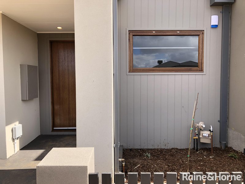 Photo - 10 Trove Way, Tarneit VIC 3029 - Image 4