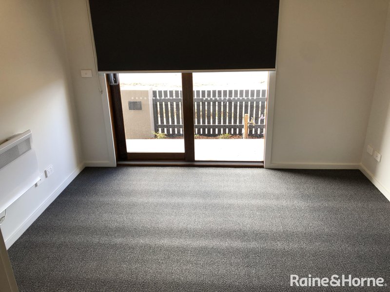 Photo - 10 Trove Way, Tarneit VIC 3029 - Image 10