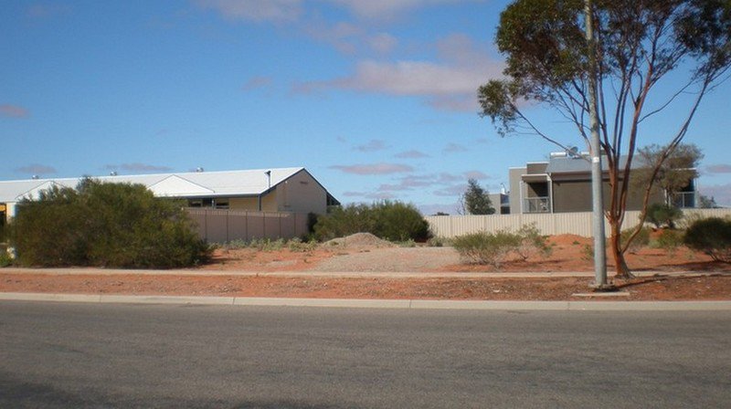 Photo - 10 Tutop Street, Roxby Downs SA 5725 - Image 2