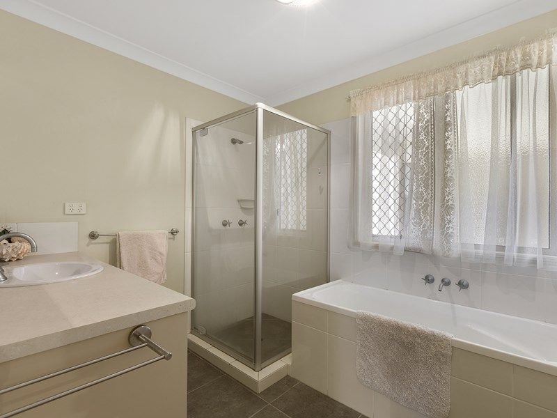 Photo - 10 Twin Lakes Drive, Murrumba Downs QLD 4503 - Image 10