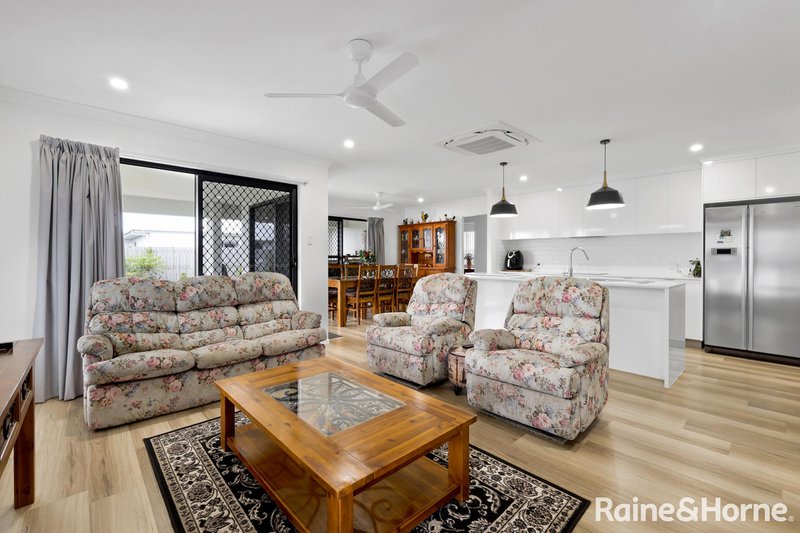 Photo - 10 Ultimo Court, Beaconsfield QLD 4740 - Image 6