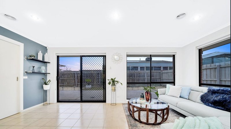 Photo - 10 Upton Street, Roxburgh Park VIC 3064 - Image 10