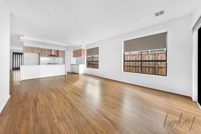 Photo - 10 Valetta Street, Mickleham VIC 3064 - Image 4