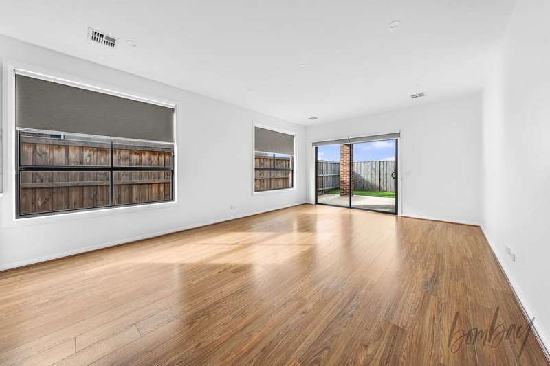 Photo - 10 Valetta Street, Mickleham VIC 3064 - Image 6