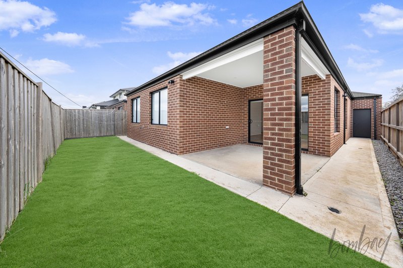 Photo - 10 Valetta Street, Mickleham VIC 3064 - Image 7