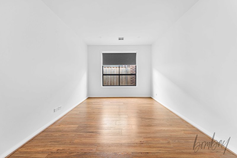 Photo - 10 Valetta Street, Mickleham VIC 3064 - Image 8