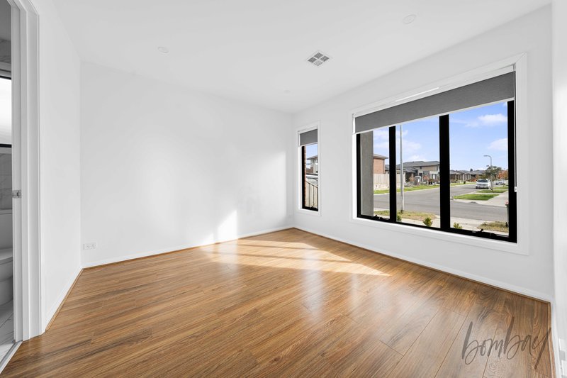 Photo - 10 Valetta Street, Mickleham VIC 3064 - Image 11