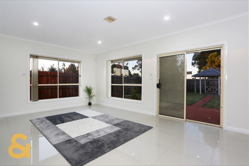 Photo - 10 Vela Place, Roxburgh Park VIC 3064 - Image 6