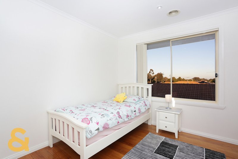 Photo - 10 Vela Place, Roxburgh Park VIC 3064 - Image 12