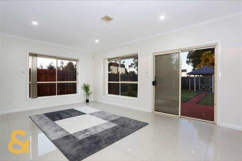 Photo - 10 Vela Place, Roxburgh Park VIC 3064 - Image 10