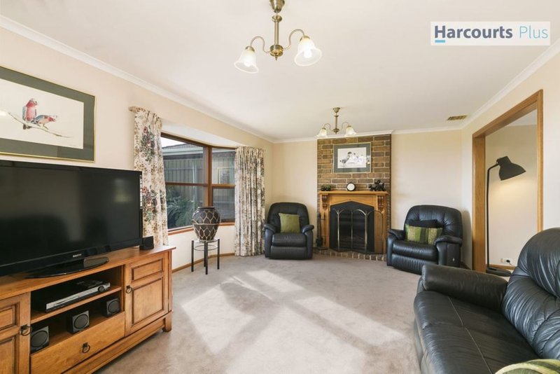 Photo - 10 Vennachar Drive, Hallett Cove SA 5158 - Image 2