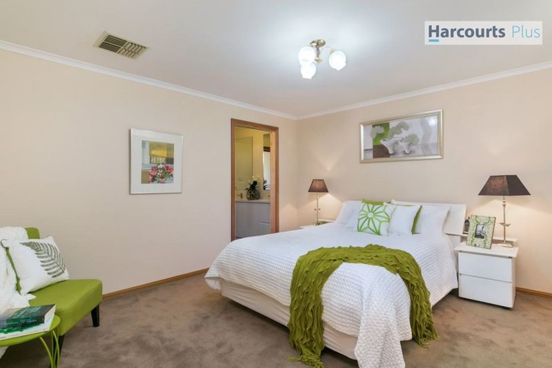 Photo - 10 Vennachar Drive, Hallett Cove SA 5158 - Image 6